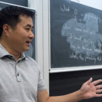 Jerry Zhu giving a lecture.